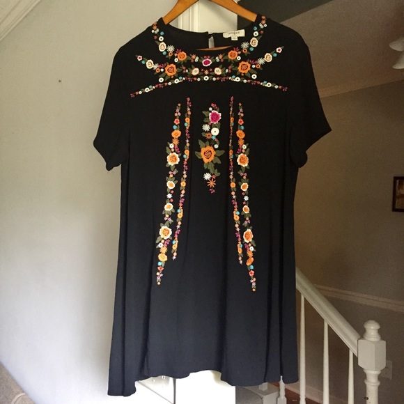 Umgee M Floral Embroidered ss black dress - Picture 2 of 3